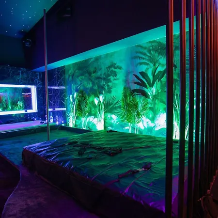Les De L'elegance Liebeshotel